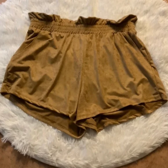 Women's Faux Suede Shorts - Picture 3 of 3